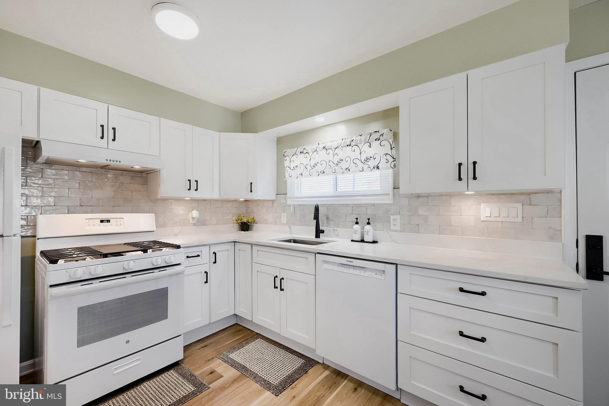 8103 Murray Point Road Baltimore, MD 21222 - Photo 10 of 31