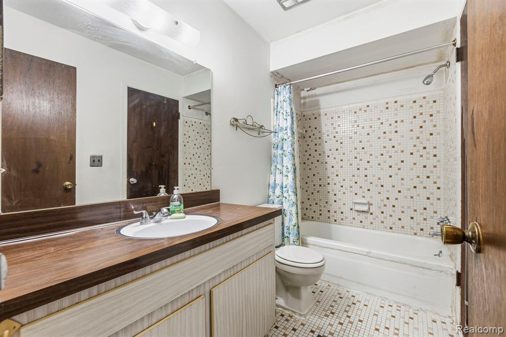 29165 Hayes Road Warren, MI 48088 - Photo 17 of 31