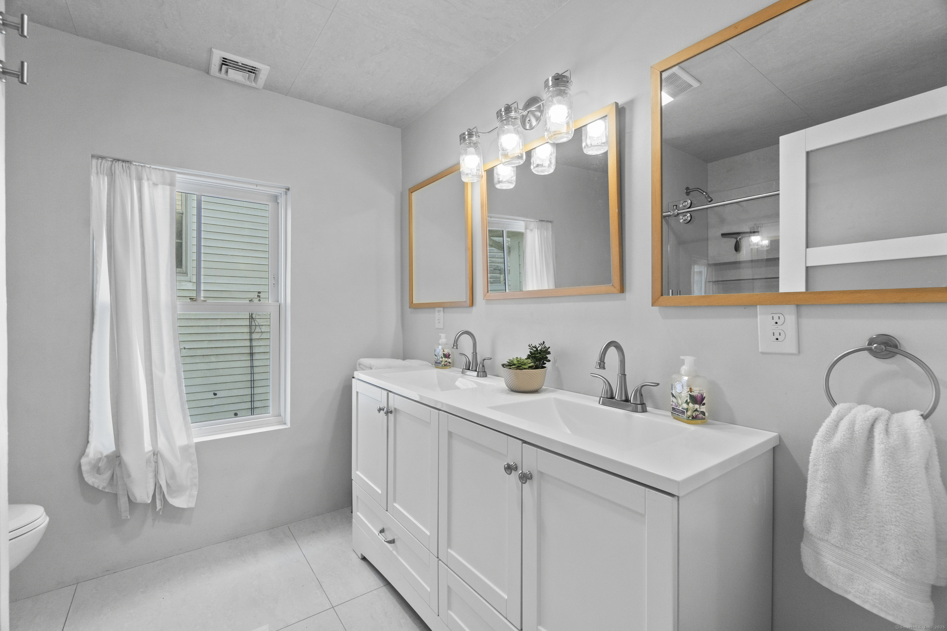 11 Pearl Street Groton, CT 06340 - Photo 23 of 38