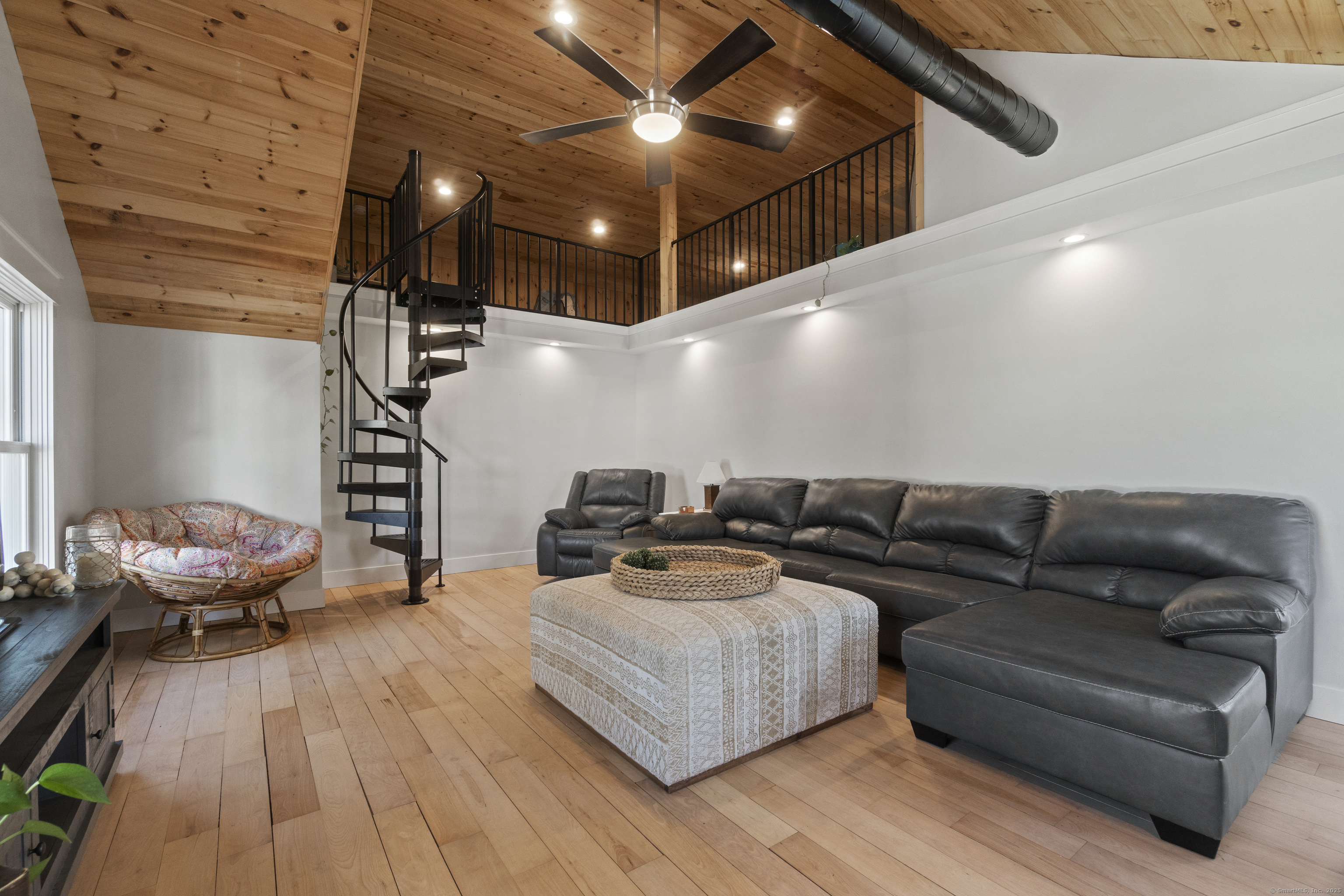 11 Pearl Street Groton, CT 06340 - Photo 3 of 38