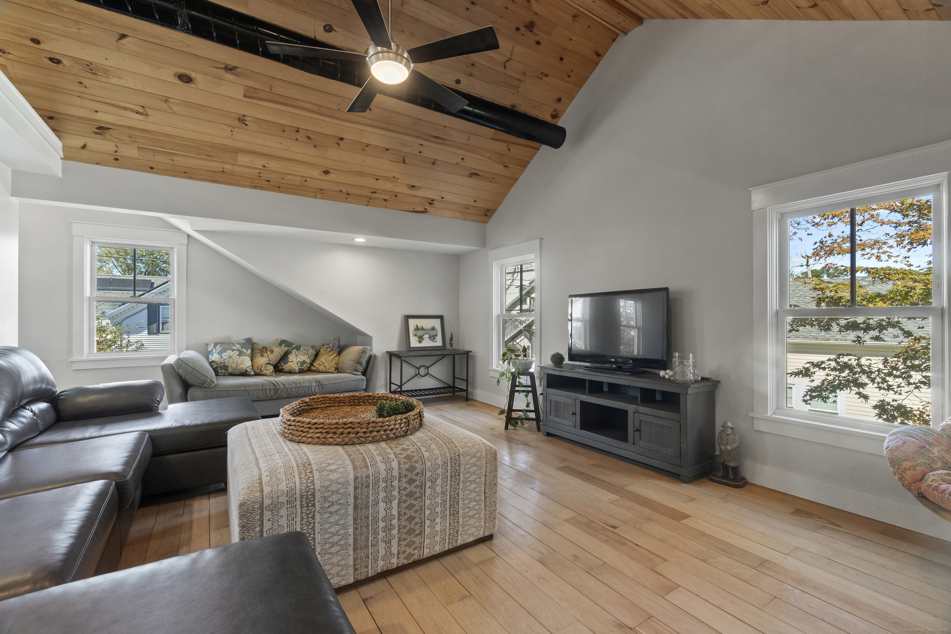 11 Pearl Street Groton, CT 06340 - Photo 31 of 38 Family Room