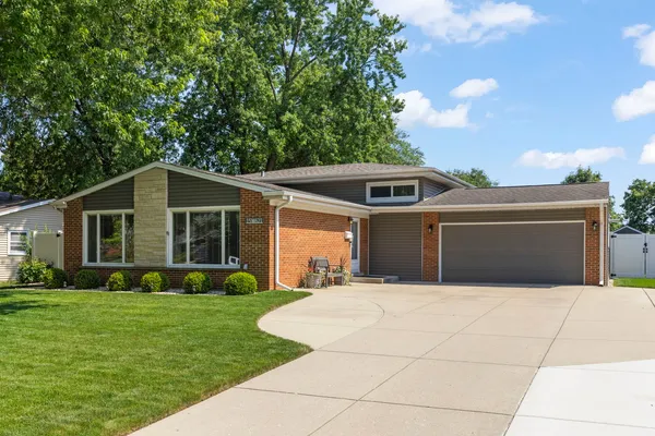 $639,900 | 15W621 Diversey Avenue, Elmhurst, IL 60126