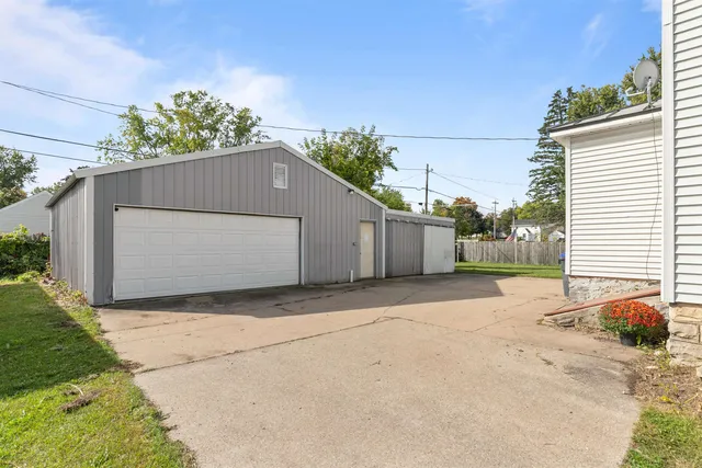 $269,900 | 514 East Beacon Avenue, New London, WI 54961