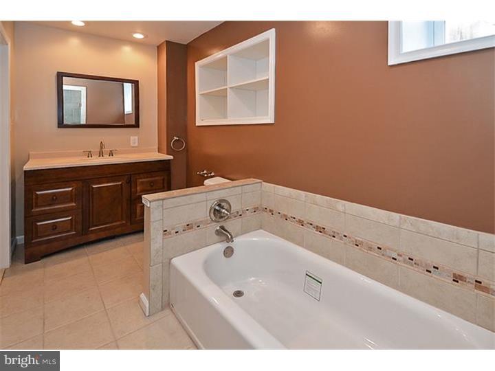 403 Righter Street Philadelphia, PA 19128 - Photo 15 of 25 Bathroom