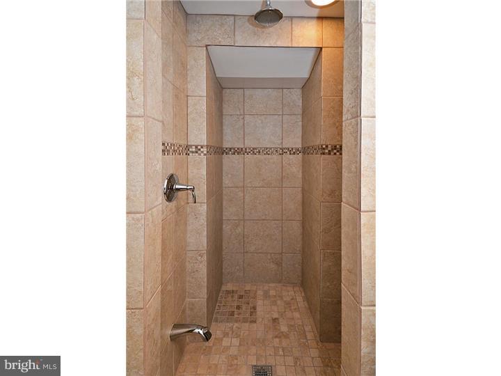 403 Righter Street Philadelphia, PA 19128 - Photo 21 of 25 Bathroom