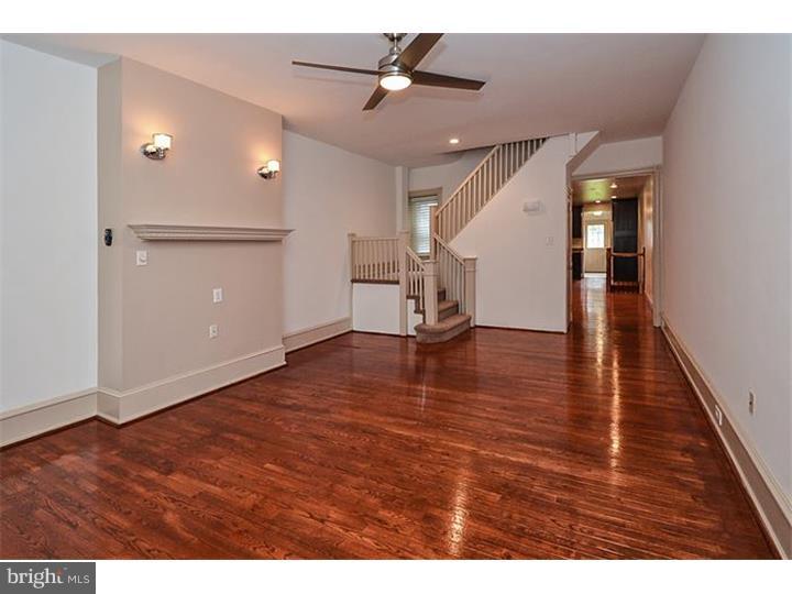 403 Righter Street Philadelphia, PA 19128 - Photo 8 of 25 Living Room