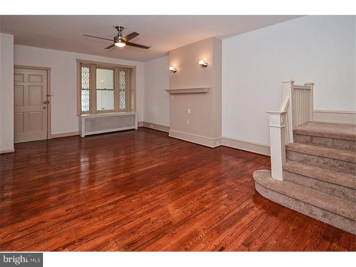 403 Righter Street Philadelphia, PA 19128 - Photo 9 of 25 Living Room