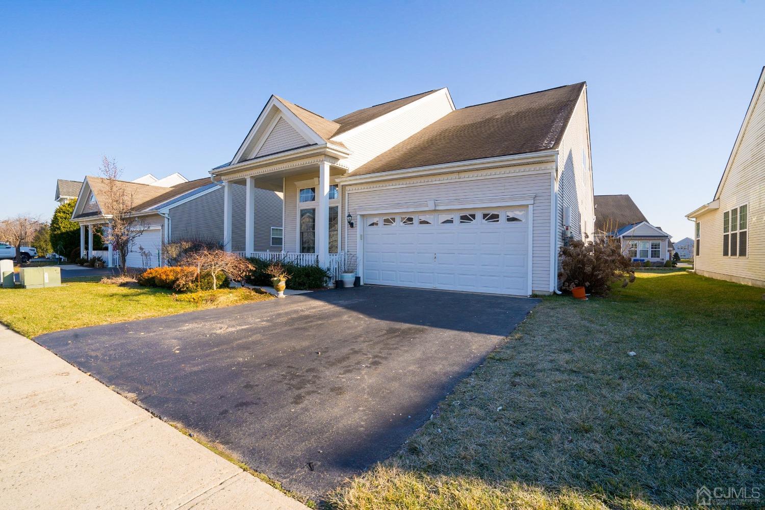 a view of backyard of the house