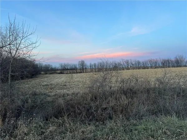 $400,000 | 112th Street, Weatherby, MO 64497