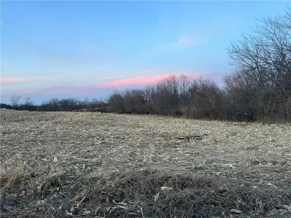 $400,000 | 112th Street, Weatherby, MO 64497