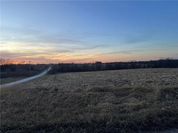$400,000 | 112th Street, Weatherby, MO 64497