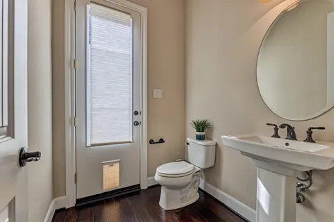 $819,000 | 25 Red Moon Place, The Woodlands, TX 77375