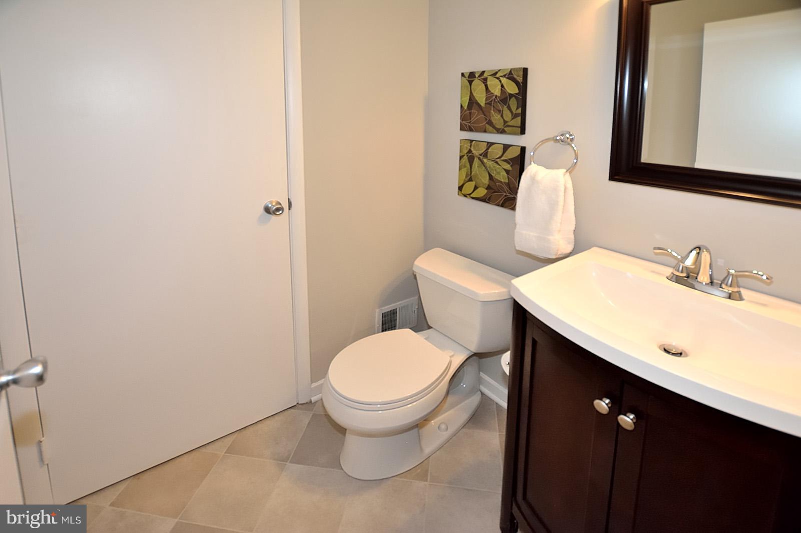 2121 Thomas View Road Reston, VA 20191 - Photo 30 of 30 Powder Room on Main Level