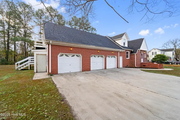 $299,900 | 190 Huffmantown Road, Richlands, NC 28574