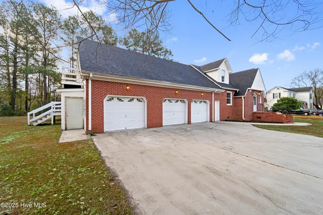 $330,000 | 190 Huffmantown Road, Richlands, NC 28574