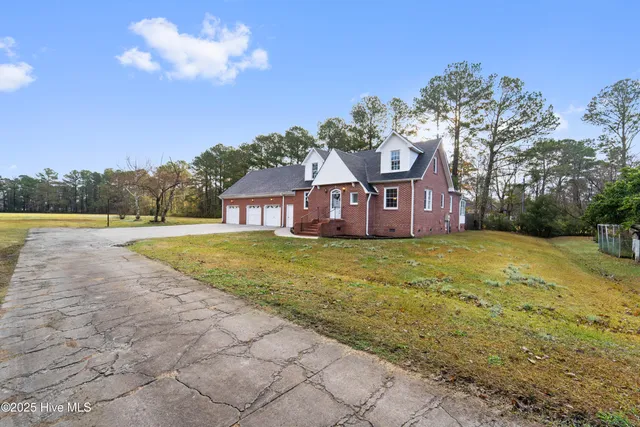 $330,000 | 190 Huffmantown Road, Richlands, NC 28574