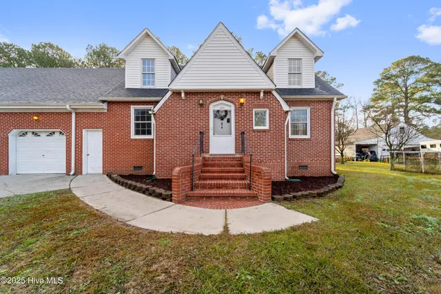 $330,000 | 190 Huffmantown Road, Richlands, NC 28574