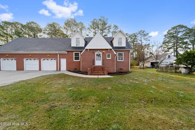 $330,000 | 190 Huffmantown Road, Richlands, NC 28574