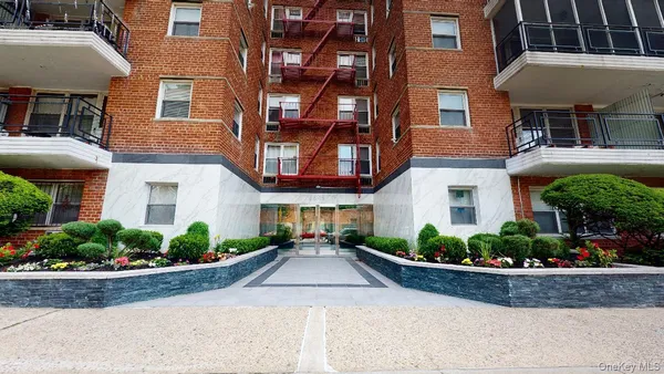 $2,750 | 66-15 Thornton Place, Unit 5V | Rego Park