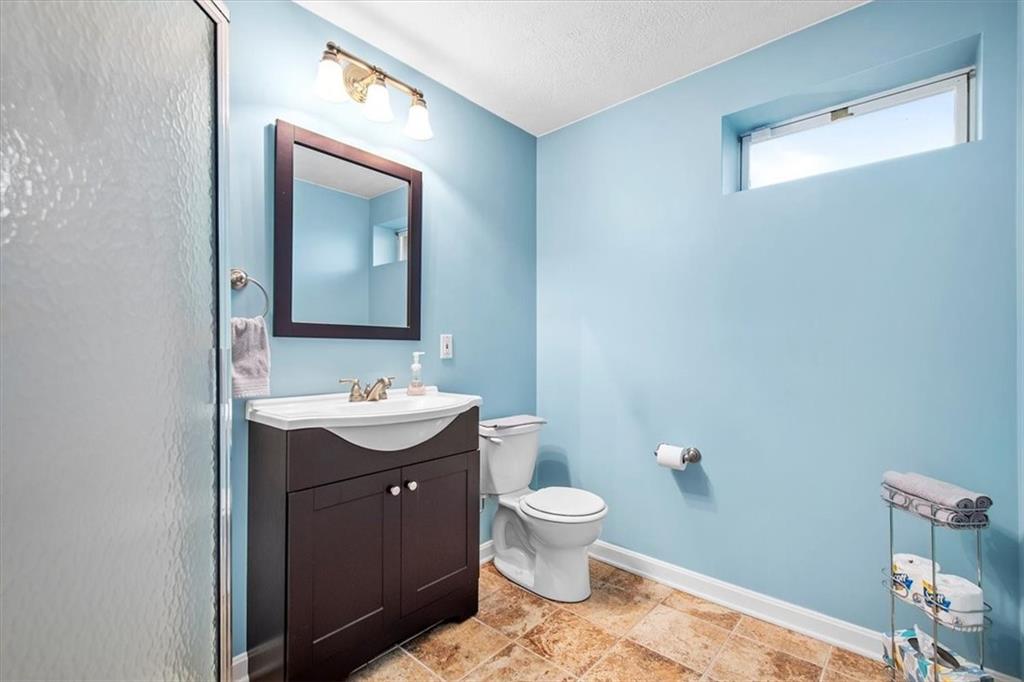 386 Pine Ridge Drive Venetia, PA 15367 - Photo 21 of 25 a bathroom with a sink toilet and mirror