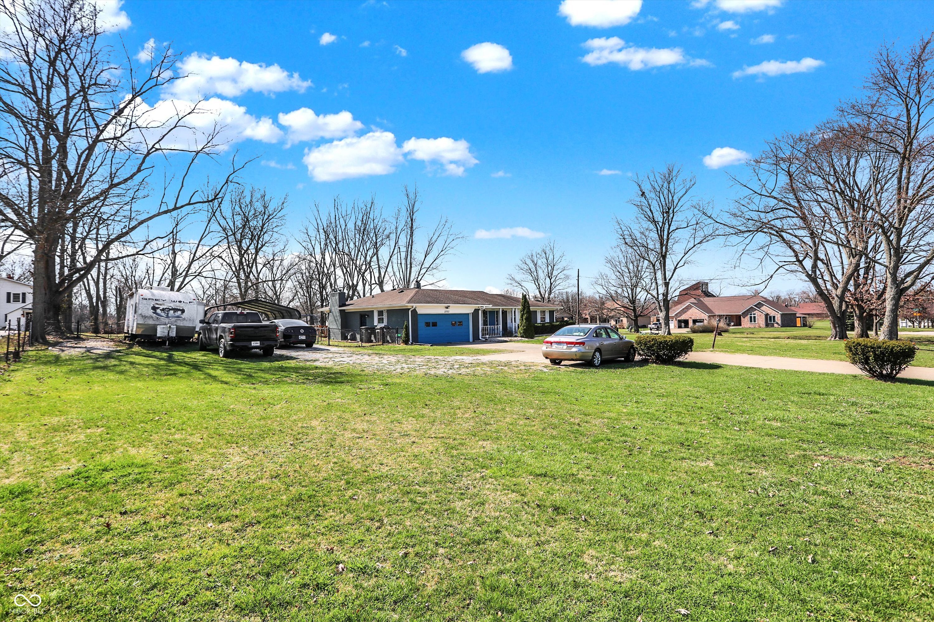 2703 East Thompson Road Indianapolis, IN 46227 - Photo 4 of 50 Gallery Image 4