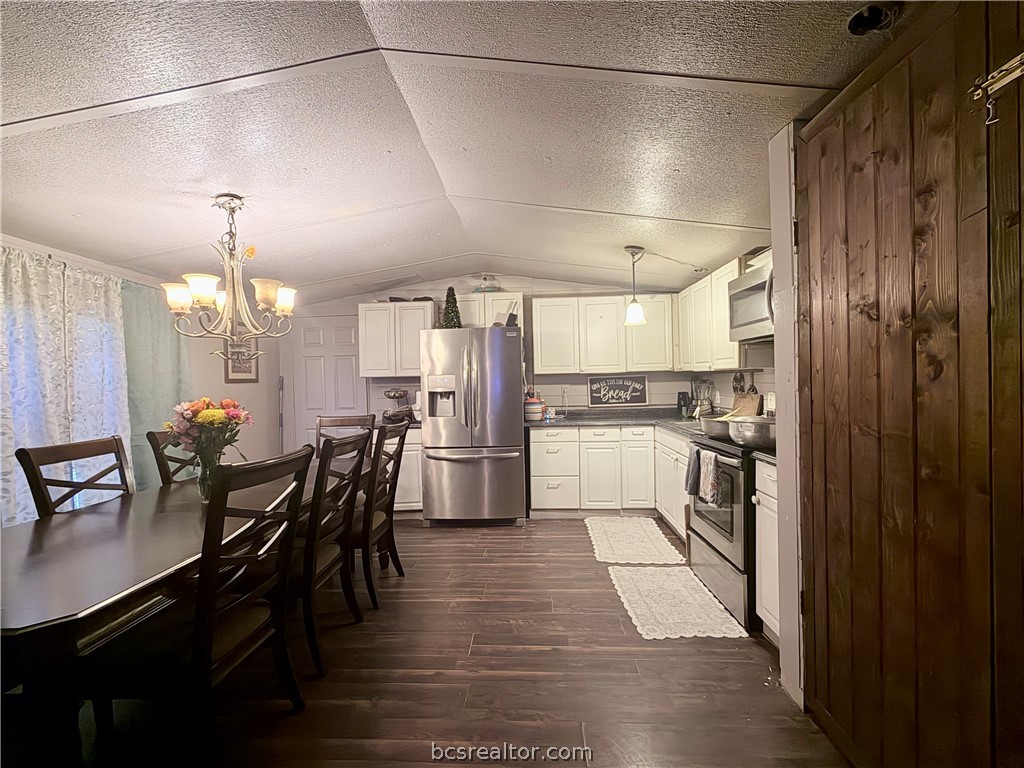 952 Timber Ridge Caldwell, TX 77836 - Photo 5 of 35
