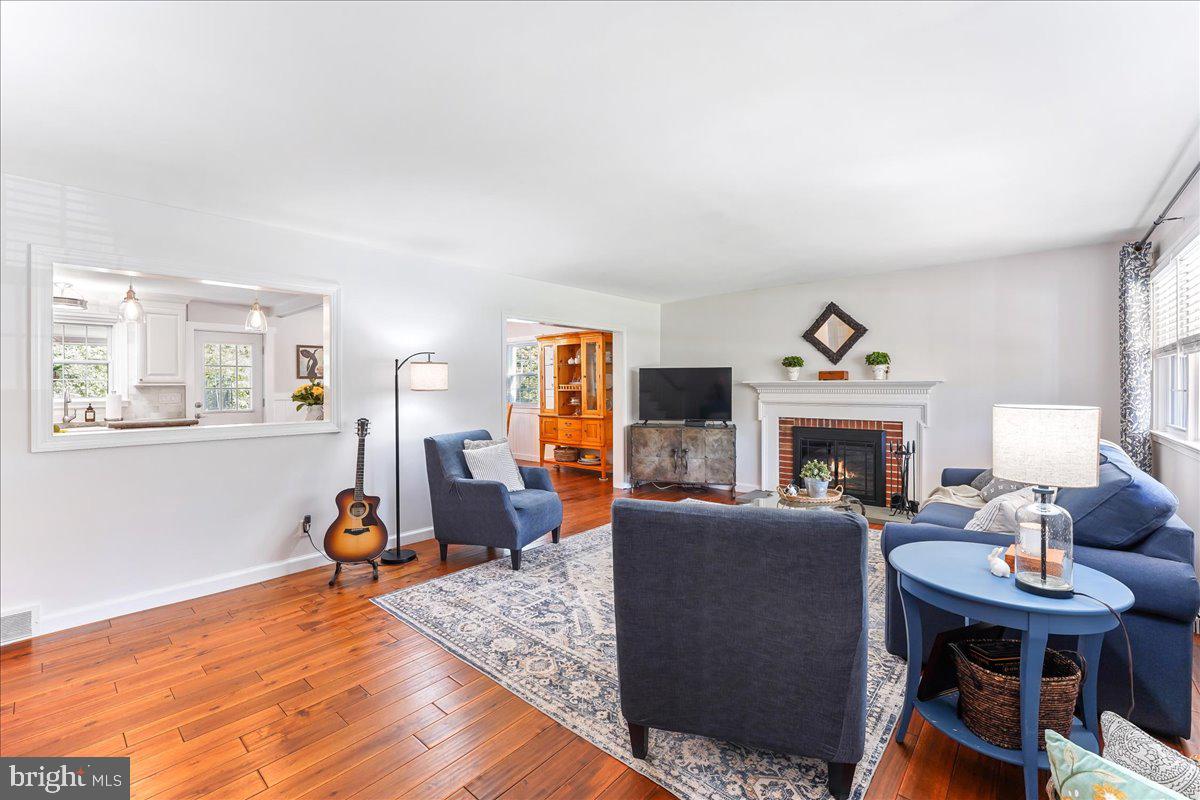 821 Merrill Road Ambler, PA 19002 - Photo 5 of 39 Bright open floor plan!