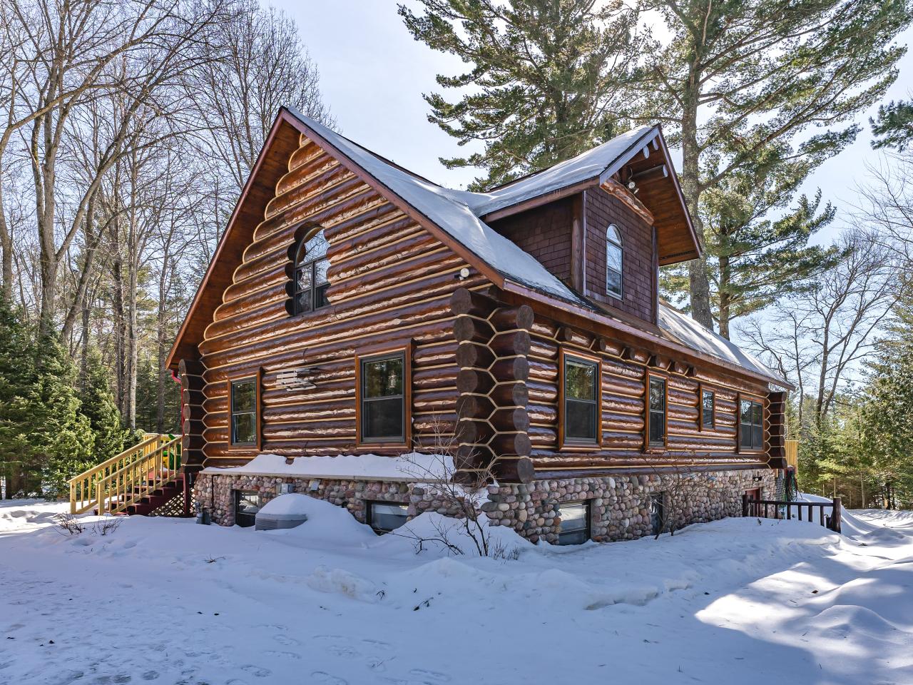 4137 Chain O Lakes Road Eagle River, WI 54521 - Photo 16 of 37 Gallery Image 16