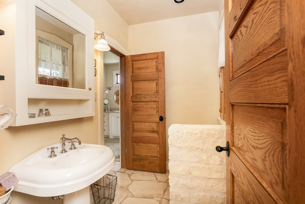 4535 Morris Ranch Road Fredericksburg, TX 78624 - Photo 15 of 46