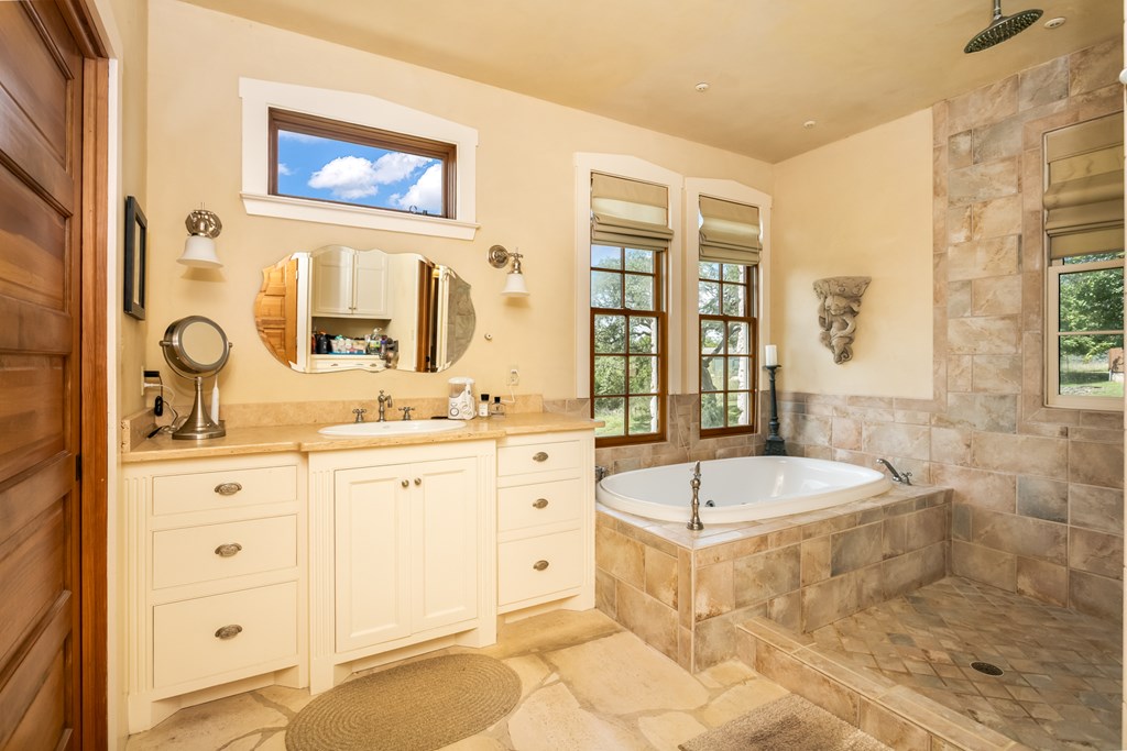 4535 Morris Ranch Road Fredericksburg, TX 78624 - Photo 16 of 46