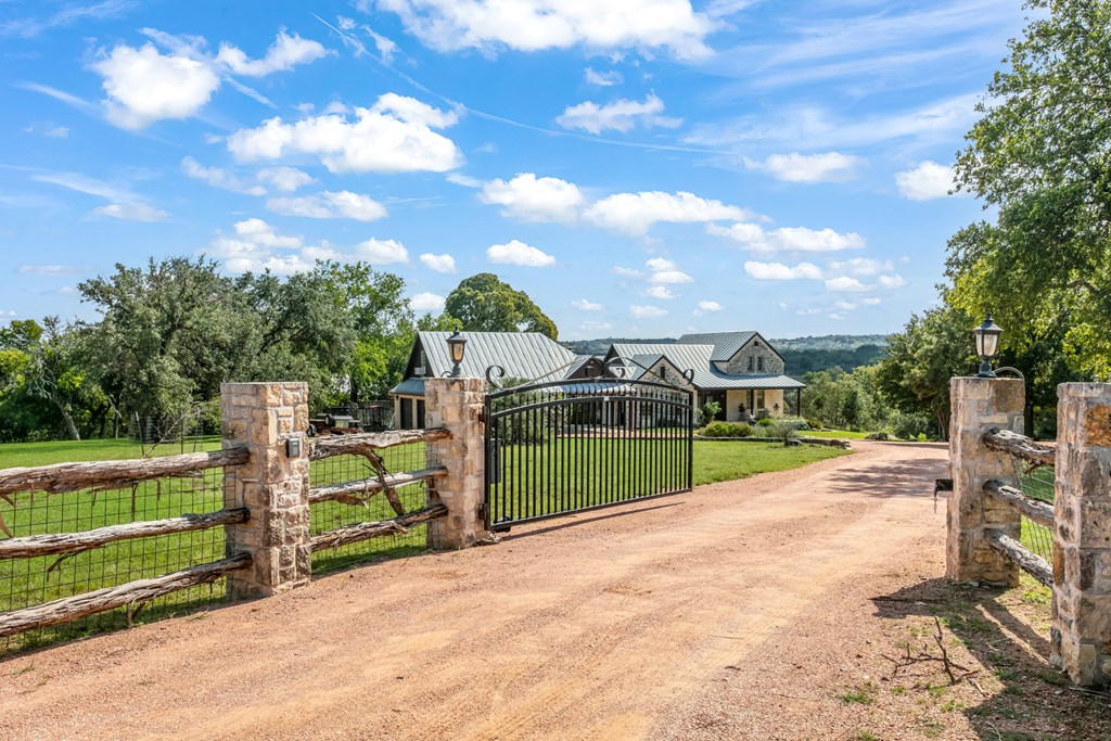 4535 Morris Ranch Road Fredericksburg, TX 78624 - Photo 36 of 46