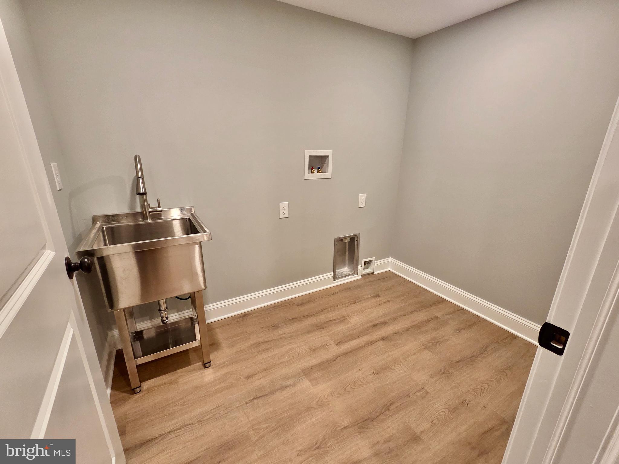 123 Ridley Drive Wallingford, PA 19086 - Photo 23 of 35 Laundry room