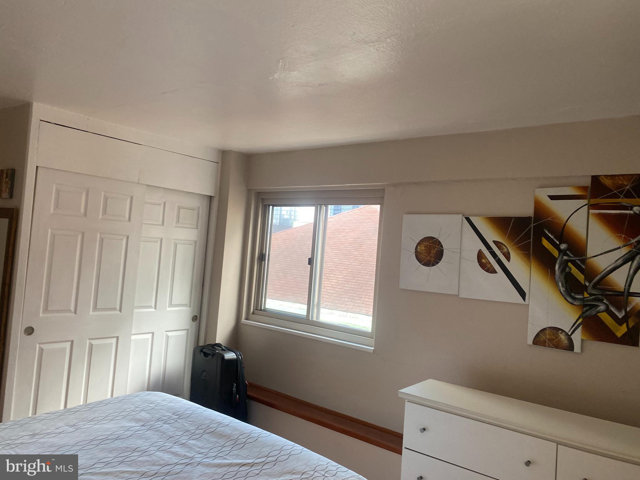 2101 Chestnut Street, Unit 519 Philadelphia, PA 19103 - Photo 18 of 21 a bedroom with a bed and a window