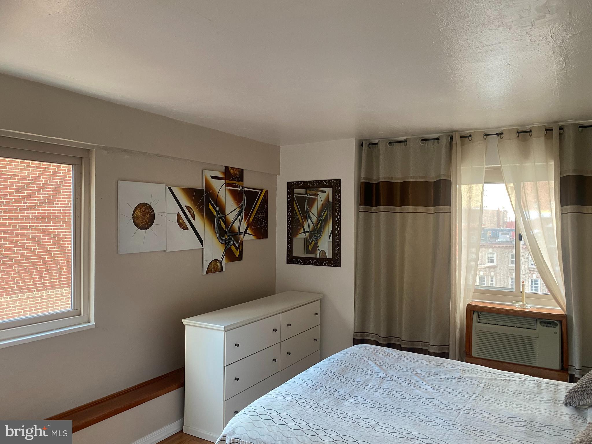 2101 Chestnut Street, Unit 519 Philadelphia, PA 19103 - Photo 20 of 21 a bedroom with a bed and a window