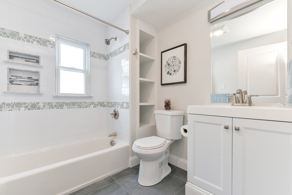 34 R Underhill Street, Unit 3 Winthrop, MA 02152 - Photo 9 of 17