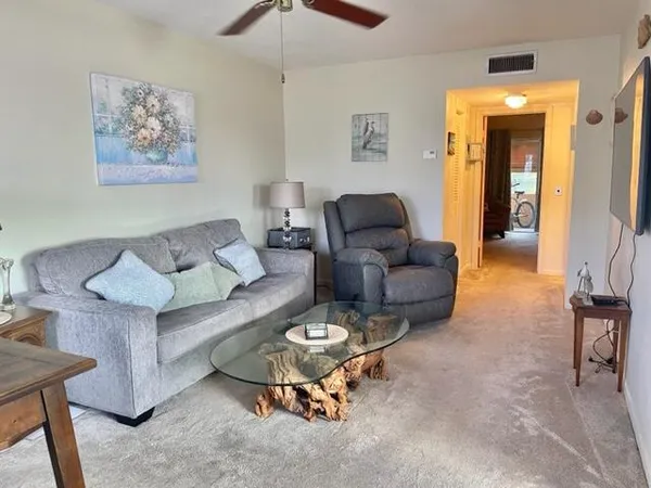 $1,170 | 2960 Cynthia Lane, Unit 206, Lake Worth Beach, FL 33461