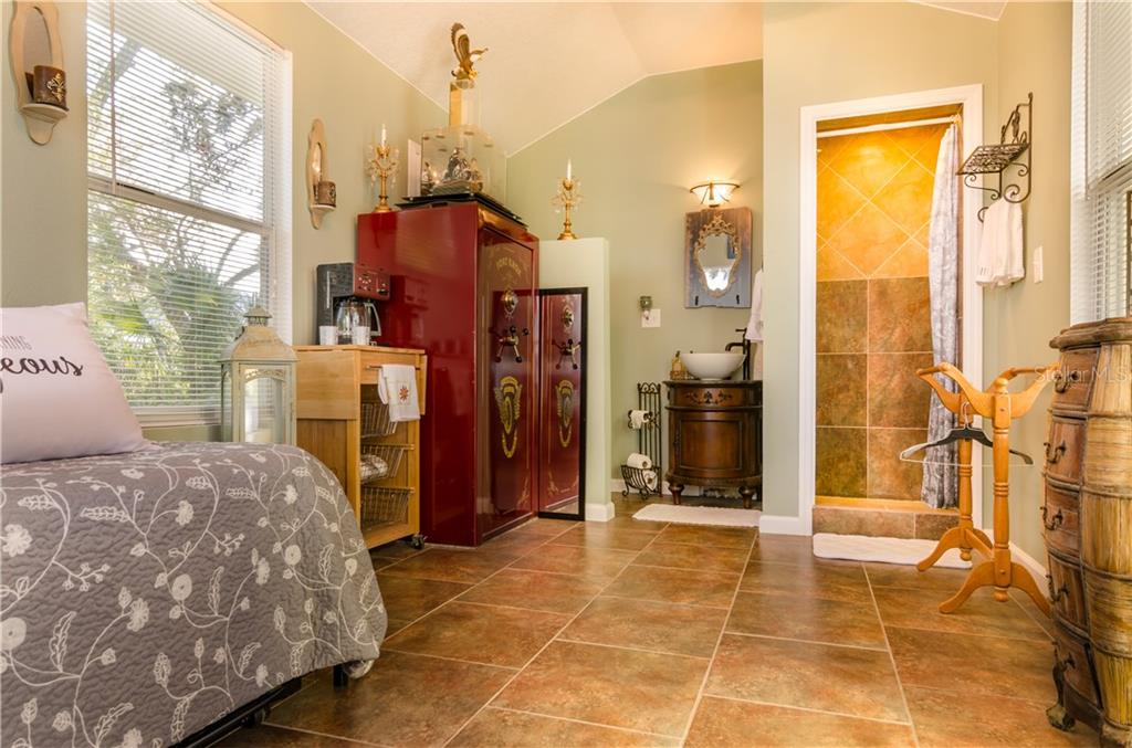 230 North Riverside Drive Edgewater, FL 32132 - Photo 15 of 25 Gallery Image 15