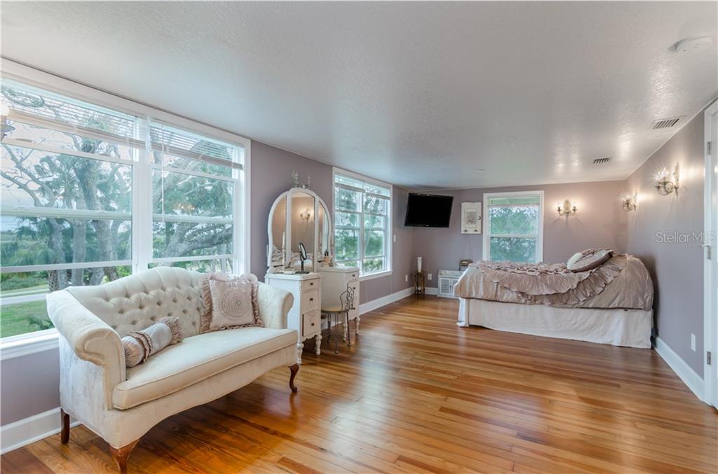 230 North Riverside Drive Edgewater, FL 32132 - Photo 8 of 25 Gallery Image 8