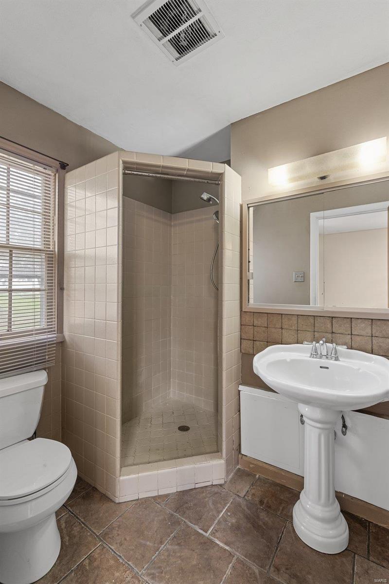 65 Derhake Road Florissant, MO 63031 - Photo 12 of 21 Gallery Image 12