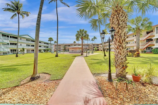 $150,000 | 5300 Washington Street, Unit I203, Hollywood, FL 33021