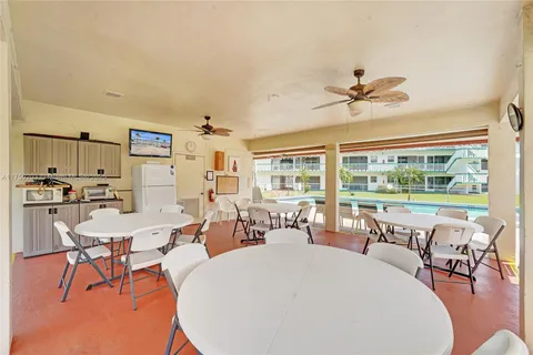 $162,000 | 5300 Washington Street, Unit I203, Hollywood, FL 33021