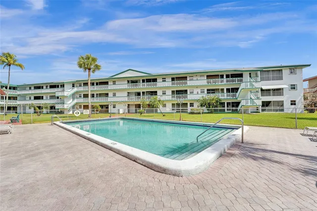 $162,000 | 5300 Washington Street, Unit I203, Hollywood, FL 33021