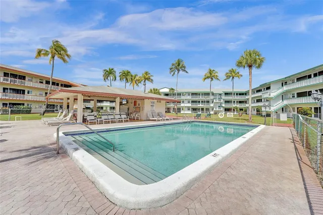 $162,000 | 5300 Washington Street, Unit I203, Hollywood, FL 33021