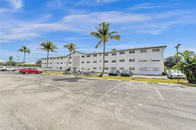 $162,000 | 5300 Washington Street, Unit I203, Hollywood, FL 33021