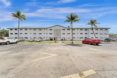 $162,000 | 5300 Washington Street, Unit I203, Hollywood, FL 33021