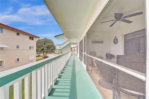 $162,000 | 5300 Washington Street, Unit I203, Hollywood, FL 33021