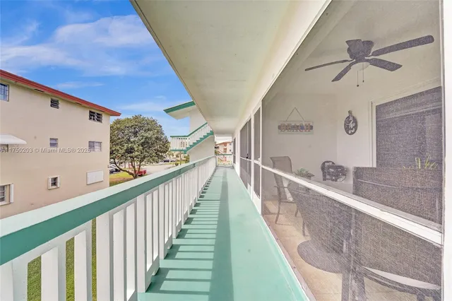 $162,000 | 5300 Washington Street, Unit I203, Hollywood, FL 33021