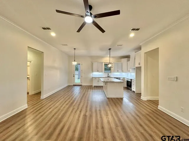 $2,250 | 19406 Cedarpark Place, Lindale, TX 75771