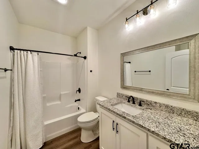 $2,250 | 19406 Cedarpark Place, Lindale, TX 75771