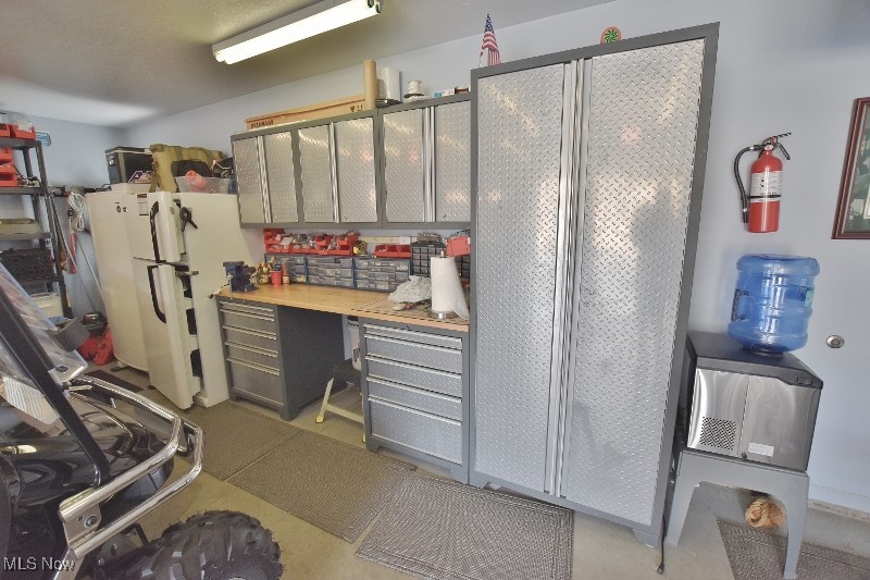 1251 Arrowhead Drive Southwest Dellroy, OH 44620 - Photo 42 of 50 This metal workbench & caibinetry stay.